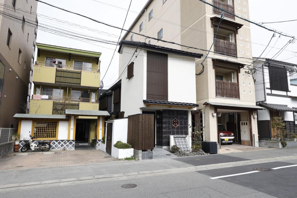 博多の下町で 和とモダンが調和した ラグジュアリーステイを。
